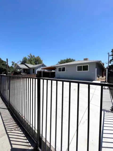 303 S Dearing Ave, Fresno, CA 93702