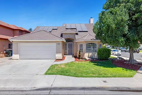 1053 Garland Ave, Clovis, CA 93612 photo 1
