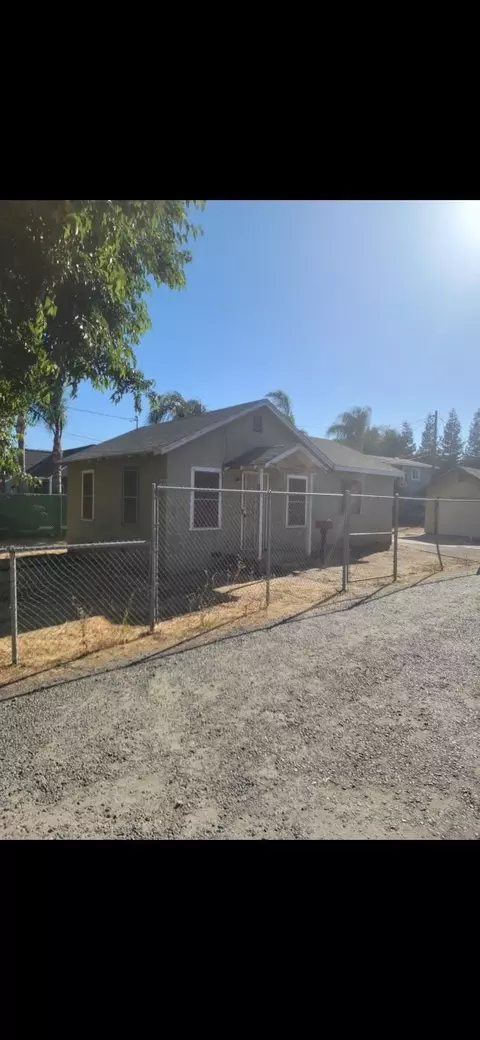 449 R St, Merced, CA 95340