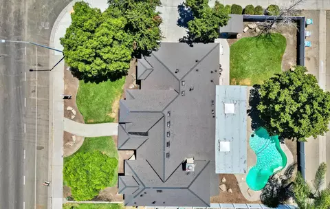 15765 W Kearney Blvd, Kerman, CA 93630