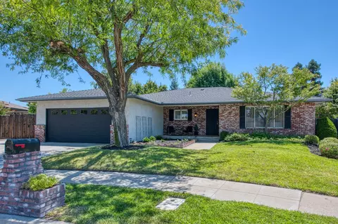 6744 N Winery Ave, Fresno, CA 93710