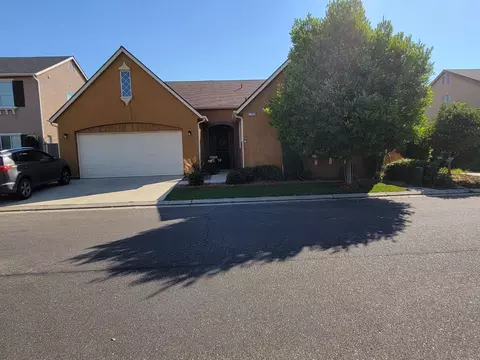 1740 N Mcpherson Ln, Clovis, CA 93619