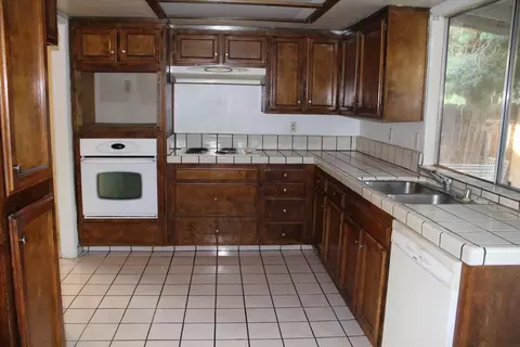 2379 4th St, Sanger, CA 93657