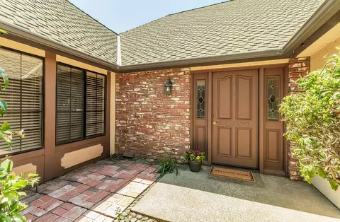 2967 W Canterbury Ct, Fresno, CA 93711