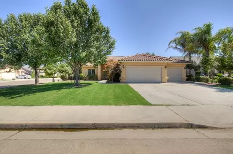 1207 Stephanie St, Selma, CA 93662