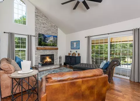 40652 Saddleback Rd, Bass Lake, CA 93604