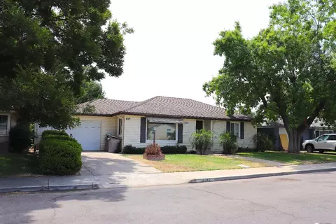 2152 N Lomita Ave, Fresno, CA 93703