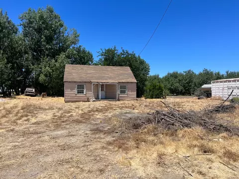 2595 Vineland, Kerman, CA 93630