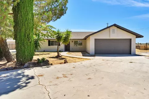 16895 Crystal Dr, Madera, CA 93638