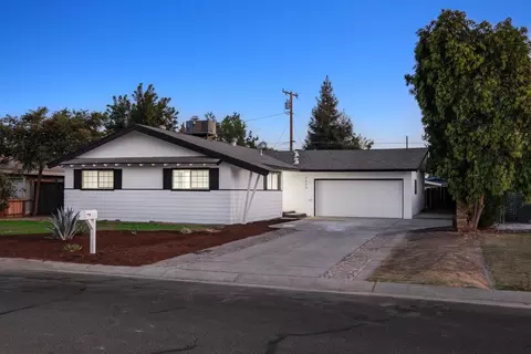 1217 W Cambridge Ave, Visalia, CA 93277