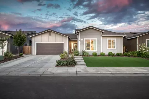 707 Sunset Dr S, Madera, CA 93636