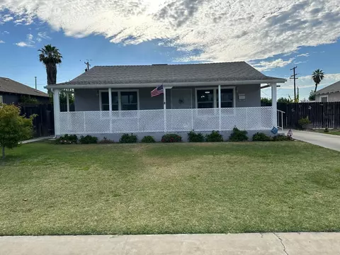 672 S 7th St, Kerman, CA 93630