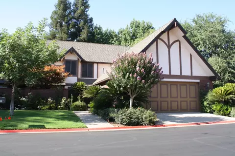 2824 W Kensington Ln, Fresno, CA 93711