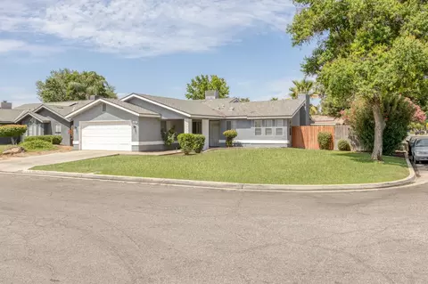 6205 N Barcus Ave, Fresno, CA 93722