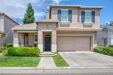 27 W Siena Ln, Clovis, CA 93619