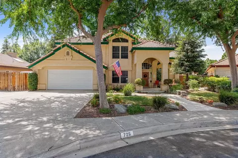 726 Magnolia Ave, Clovis, CA 93611 photo 1