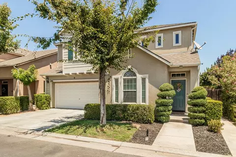 3624 W Persimmon Ln, Fresno, CA 93711