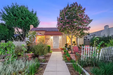 1021 N Vagedes Ave, Fresno, CA 93728