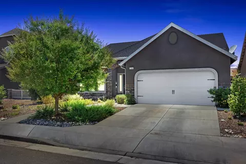 2286 Amanecer Ave, Clovis, CA 93619