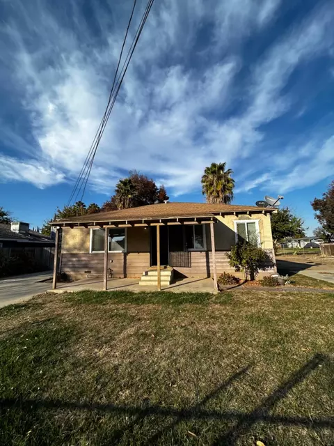 1803 Lopes Ave, Merced, CA 95341