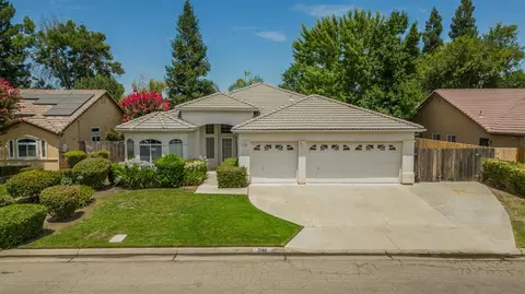 1746 E Chelsea Dr, Fresno, CA 93720
