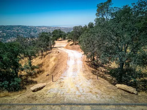 29626 Meadow Ln, Coarsegold, CA 93614