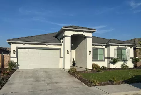 697 Alpine S Way, Madera, CA 93636