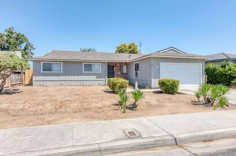 39 W Norwich Ave, Clovis, CA 93612