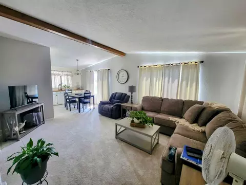 581 N Crawford Ave #129, Dinuba, CA 93618