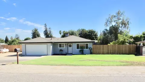 17432 Lane Dr, Madera, CA 93638