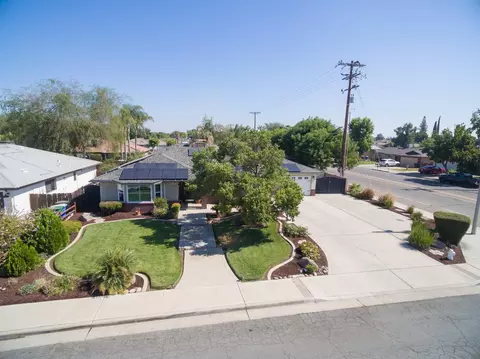 100 W Adrian Way, Hanford, CA 93230