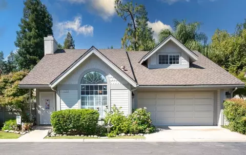 9226 N Stoneridge Ln, Fresno, CA 93720