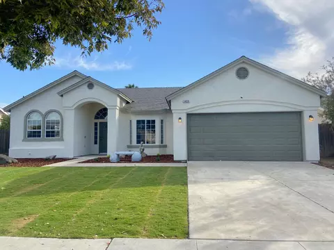 1423 Fir St, Lemoore, CA 93245 photo 1