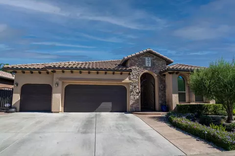 11306 N Via Napoli Dr, Fresno, CA 93730