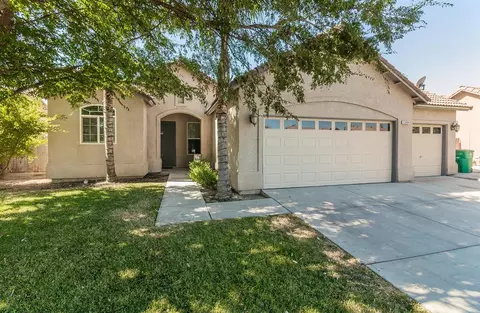15859 W El Mar Ave, Kerman, CA 93630