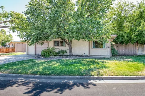 848 Brookfield Dr, Clovis, CA 93612