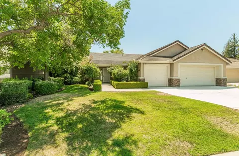 1583 E La Quinta Dr, Fresno, CA 93730
