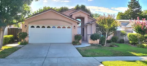 7430 N Mansionette Dr, Fresno, CA 93720