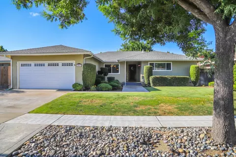2063 E Burlingame Ave, Fresno, CA 93710
