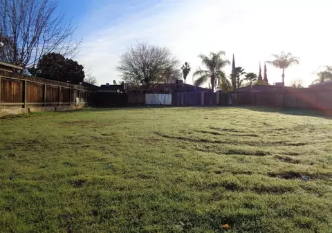 4554 N Woodson Ave, Fresno, CA 93705