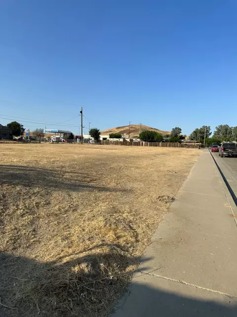 917 E Dome St, Avenal, CA 93204 photo 1