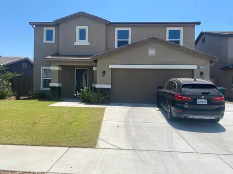 563 9th St, Sanger, CA 93657 photo 1