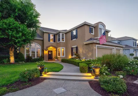 10233 N Sterling Ln, Fresno, CA 93730