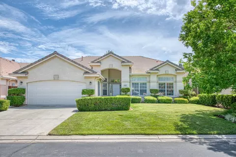 4587 W Rio Bravo Dr, Fresno, CA 93722