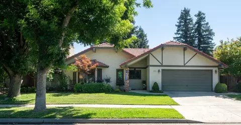 1021 Pistachio Ave, Clovis, CA 93611