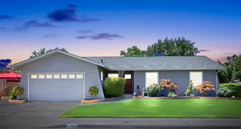 1702 Stanford Ave, Clovis, CA 93611