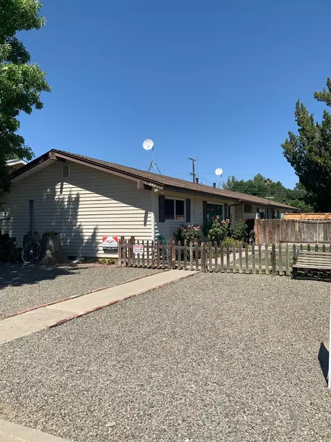 347 E Hawthorne St, Coalinga, CA 93210 photo 1