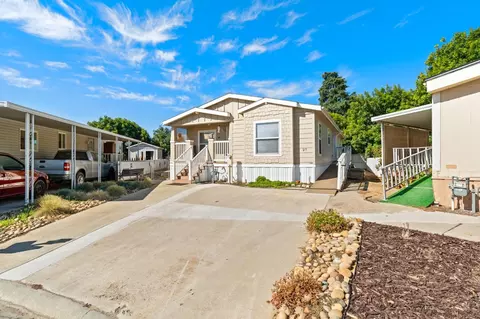 1218 E Cleveland Ave #27, Madera, CA 93638
