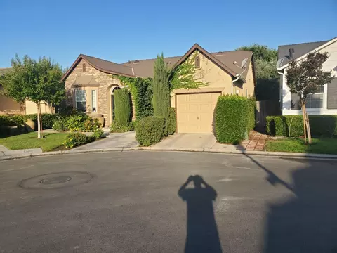 1812 N Seville Ln, Clovis, CA 93619 photo 1