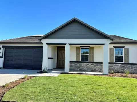 995 Howard St, Kingsburg, CA 93631